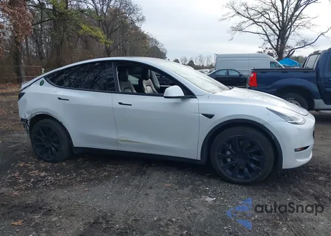2021 Tesla Model Y Long Range Dual Motor All-Wheel Drive z USA, uszkodzony, nr VIN 5YJYGDEE6MF077084